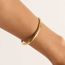 Load image into Gallery viewer, By Charlotte - Lover Cuff - Gold

