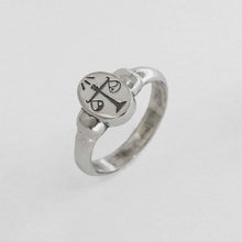 Load image into Gallery viewer, Sue The Boy - Themis Signet Ring
