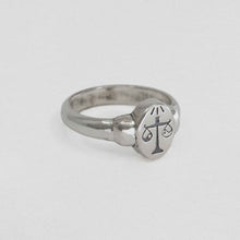 Load image into Gallery viewer, Sue The Boy - Themis Signet Ring
