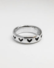 Load image into Gallery viewer, Lox &amp; Chain - Hearts XO Ring
