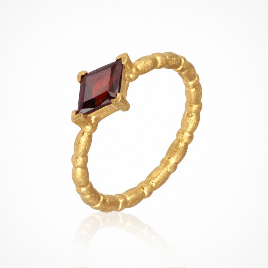 Temple Of The Sun - Jaya Garnet Ring - Gold