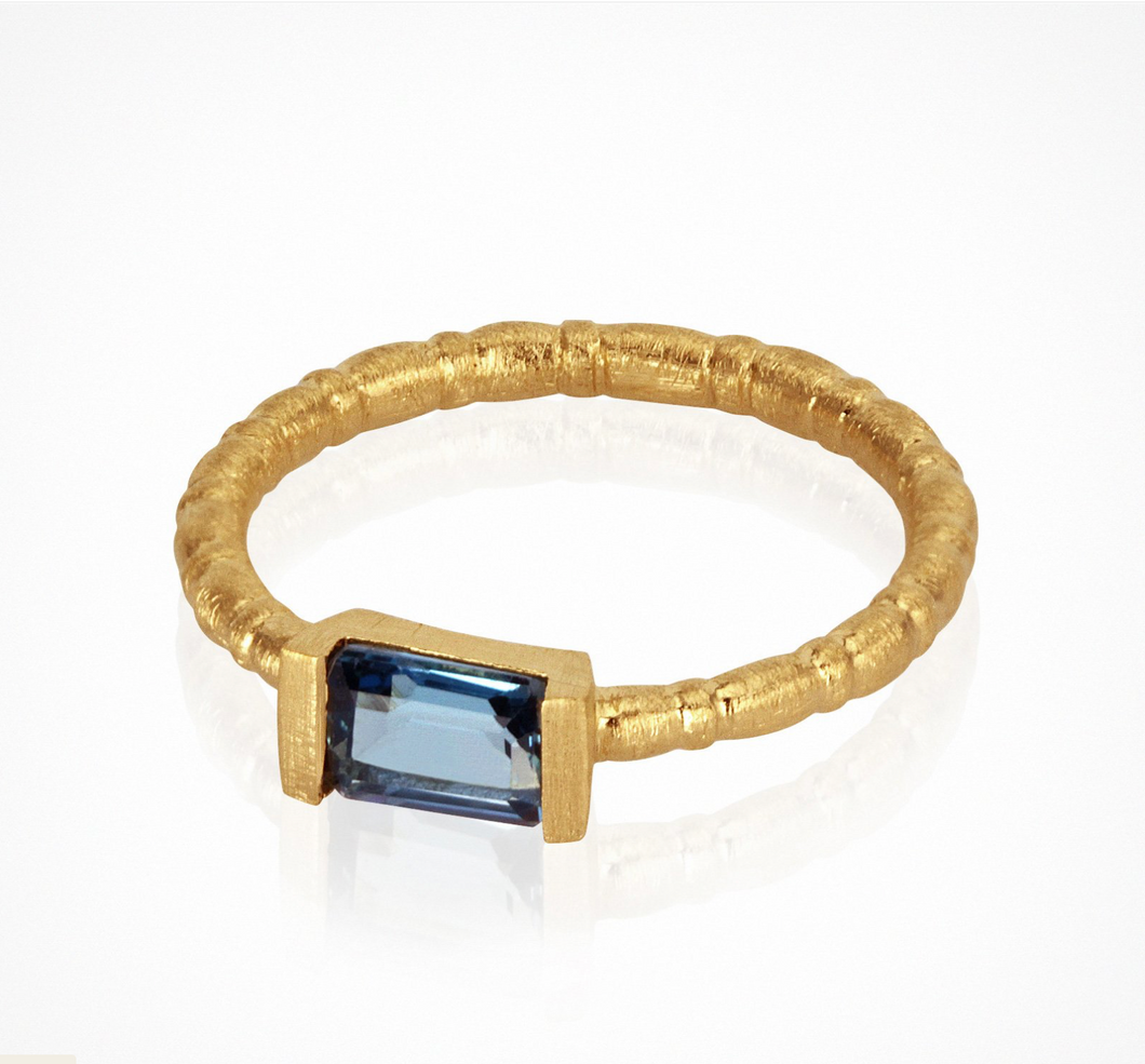 Temple Of The Sun - Pia Topaz Ring - Gold