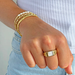 Arms Of Eve - Yang Signet Ring - White/Gold