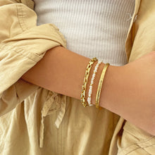 Load image into Gallery viewer, Arms Of Eve - Lucia Pearl Bracelet - Gold
