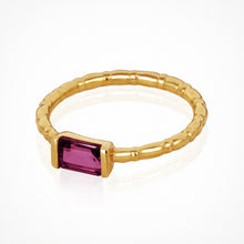 Load image into Gallery viewer, Pia Ring Rhodolite - Gold
