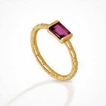 Load image into Gallery viewer, Pia Ring Rhodolite - Gold
